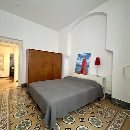 Acatoa - Spacious Bright In The City Center 3 Bedrooms - / Easy Access And Connections To 5 Terre And Portovenere 斯培西亚